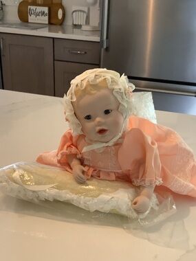YOLANDA BELLO Porcelain Doll-Ashton Drake